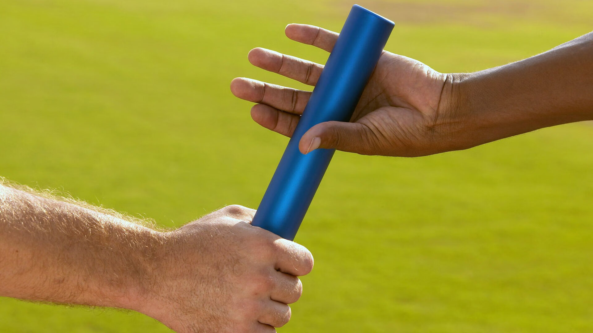 kaiyun.com-“弯道飞旋：漂移与超车的极致舞蹈”，弯道漂移翻车动图