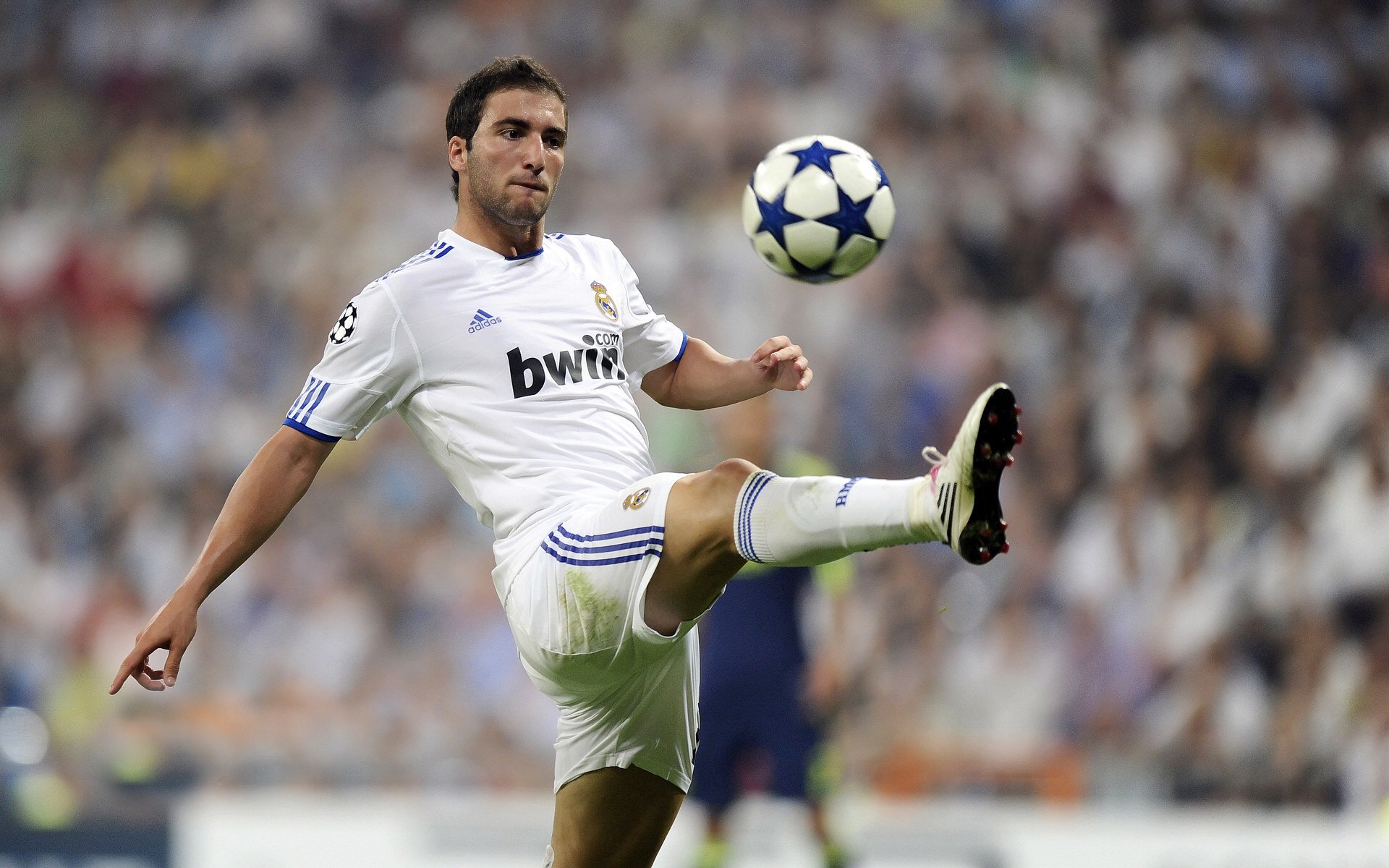 开云体育中国官网-“智能裁判技术在中超首次应用，比赛公平性显著提升”，人工智能足球裁判